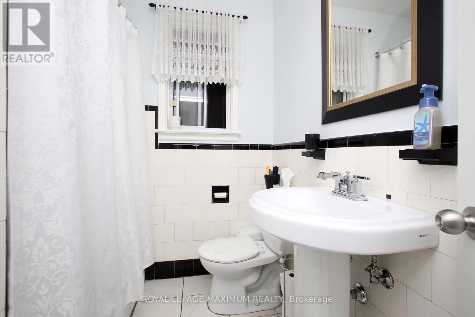 












938 KENNEDY ROAD

,
Toronto,




Ontario
M1K2G3

