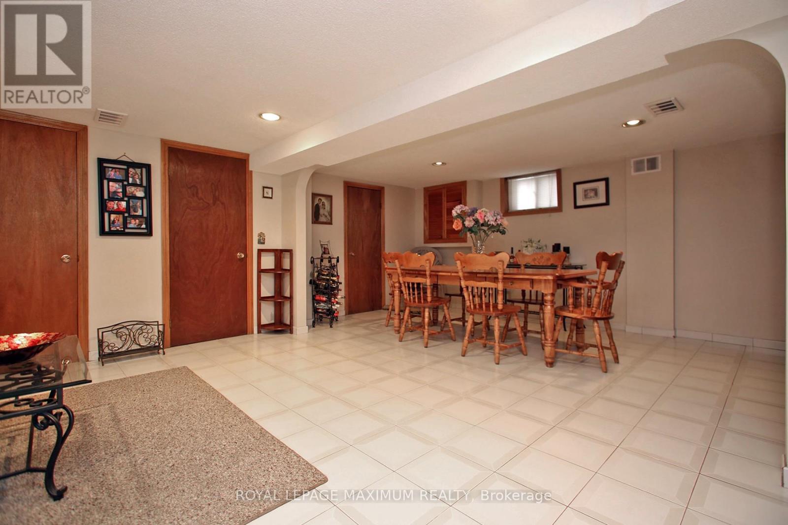 












938 KENNEDY ROAD

,
Toronto,




Ontario
M1K2G3

