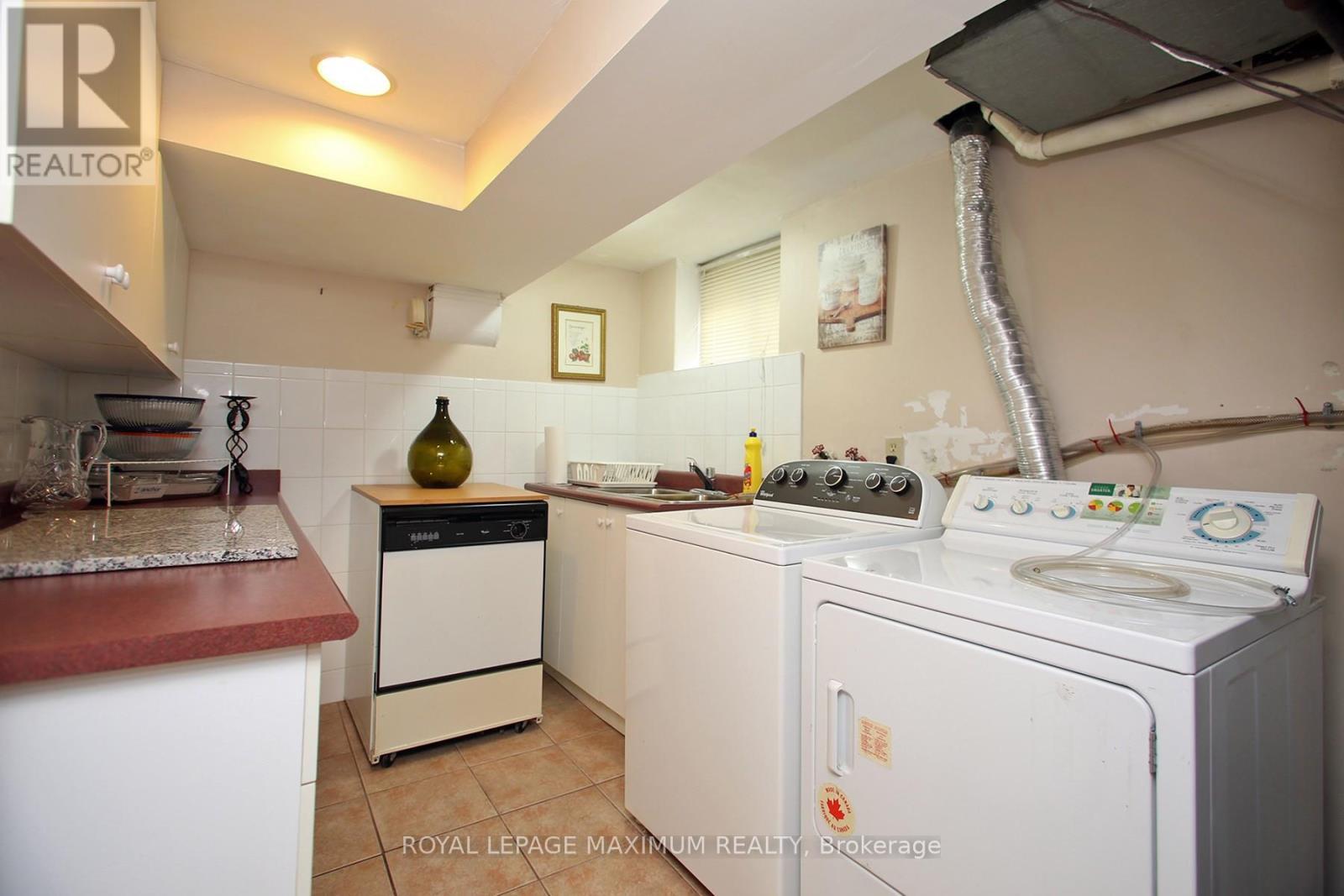 












938 KENNEDY ROAD

,
Toronto,




Ontario
M1K2G3

