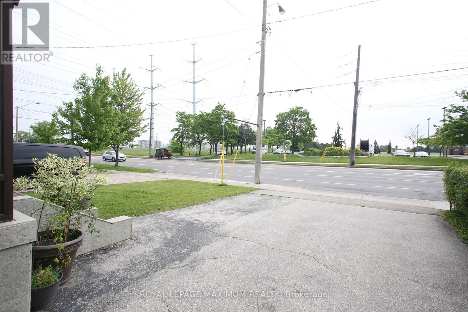 












938 KENNEDY ROAD

,
Toronto,




Ontario
M1K2G3

