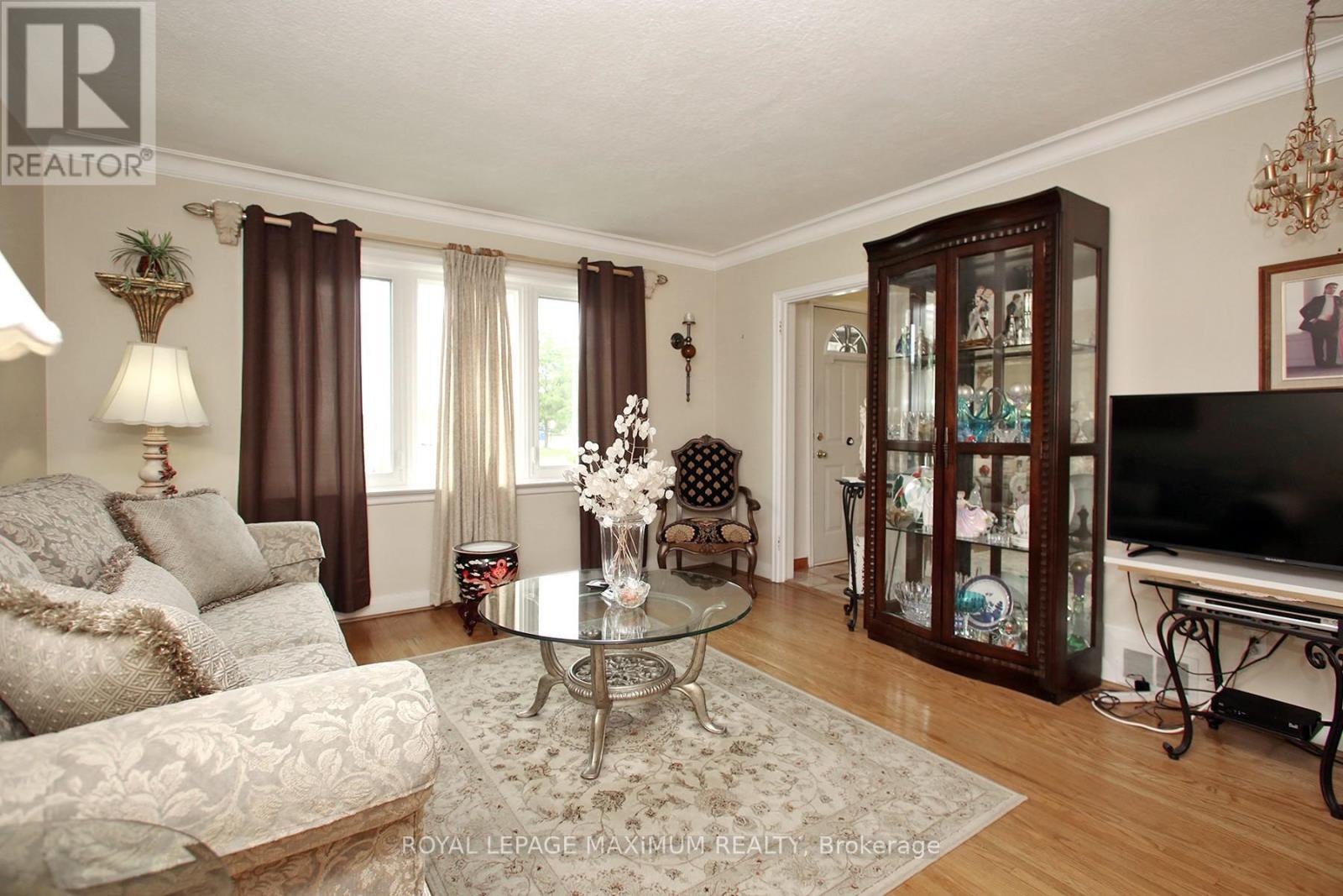 












938 KENNEDY ROAD

,
Toronto,




Ontario
M1K2G3

