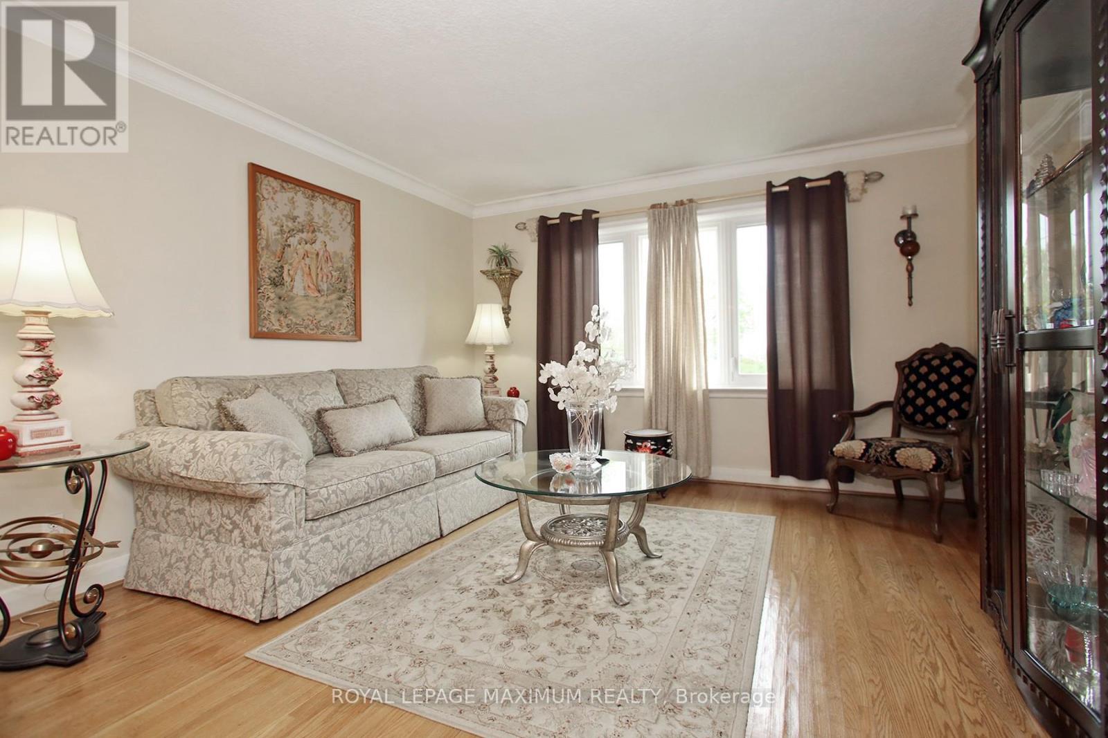 












938 KENNEDY ROAD

,
Toronto,




Ontario
M1K2G3

