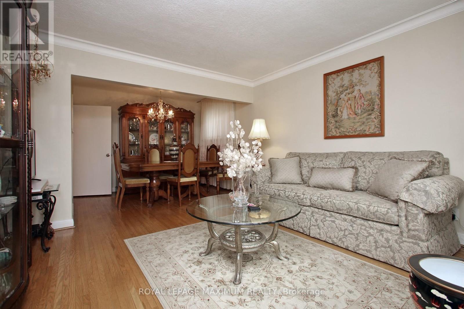 












938 KENNEDY ROAD

,
Toronto,




Ontario
M1K2G3

