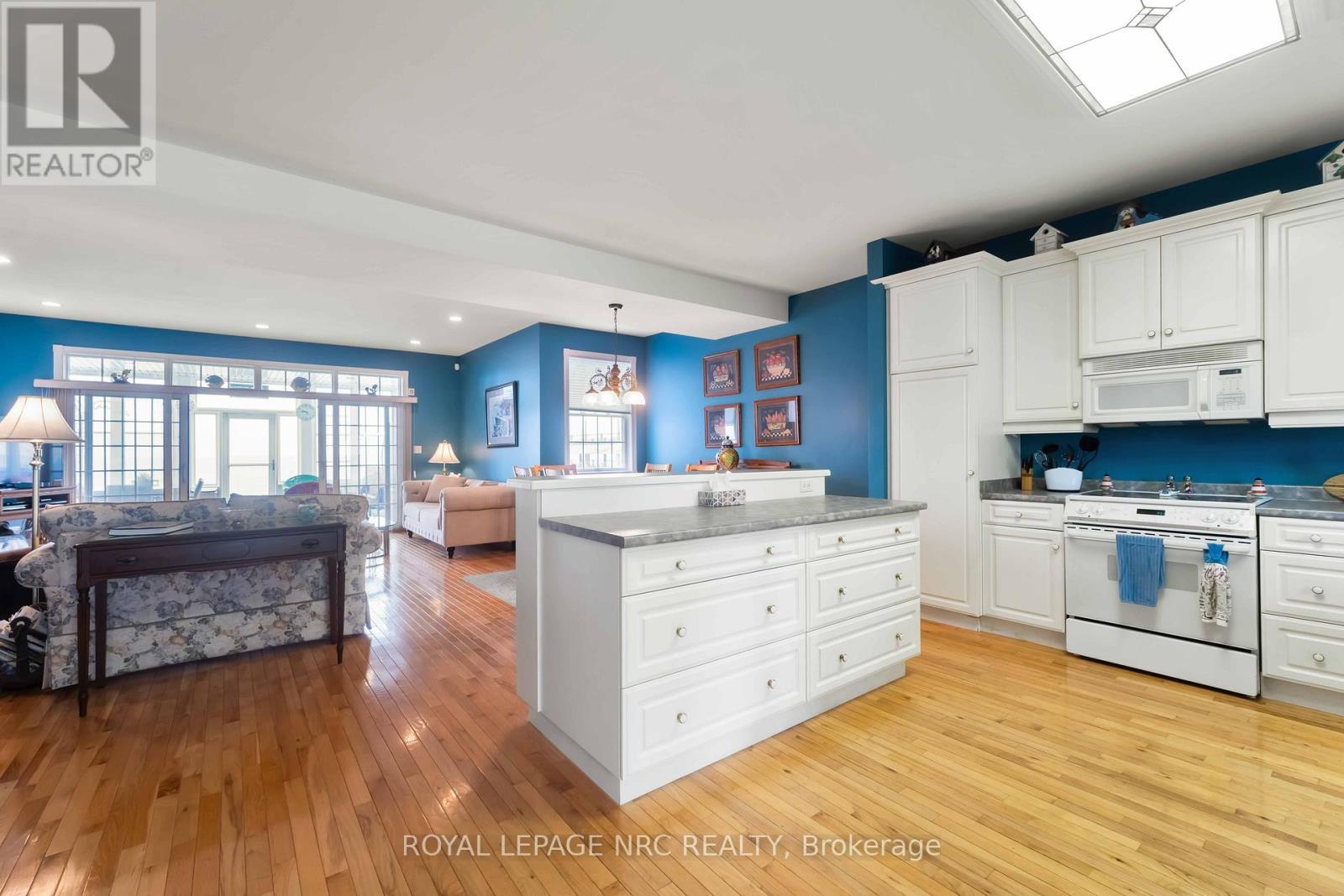 












41 PROMENADE WAY

,
Fort Erie (Crystal Beach),




Ontario
L0S1B0

