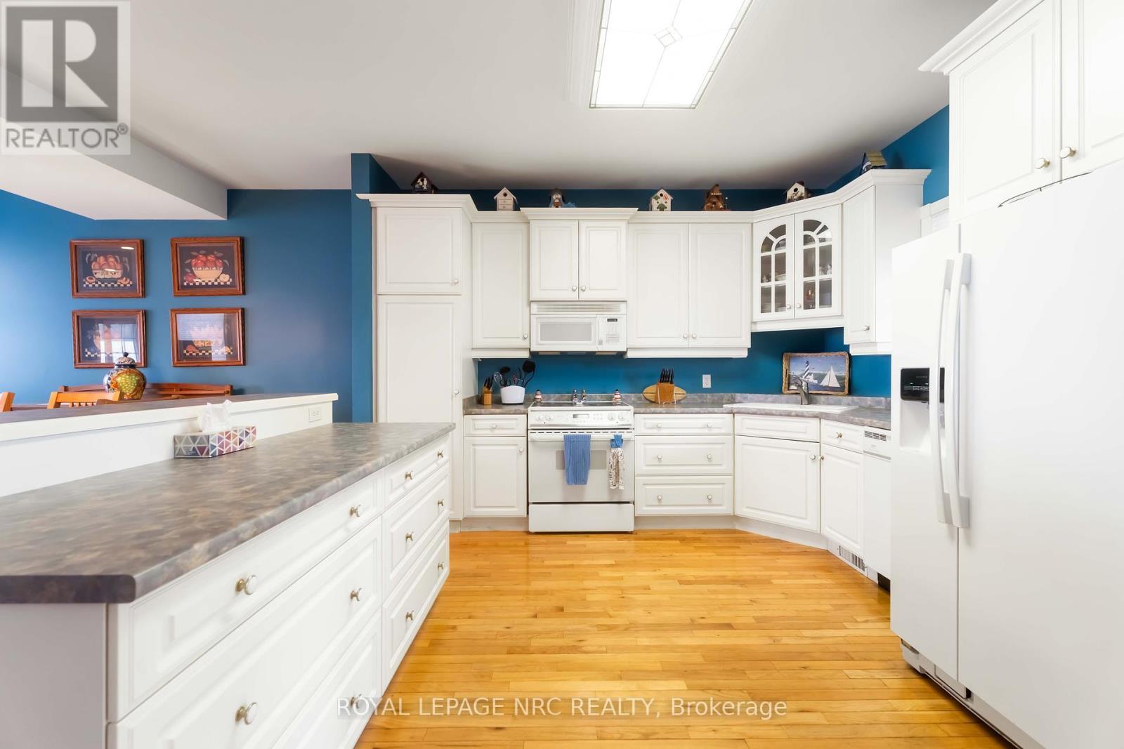 












41 PROMENADE WAY

,
Fort Erie (Crystal Beach),




Ontario
L0S1B0

