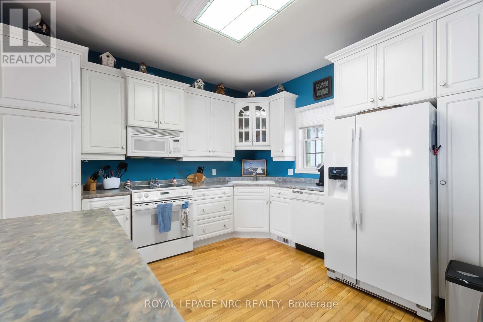 












41 PROMENADE WAY

,
Fort Erie (Crystal Beach),




Ontario
L0S1B0

