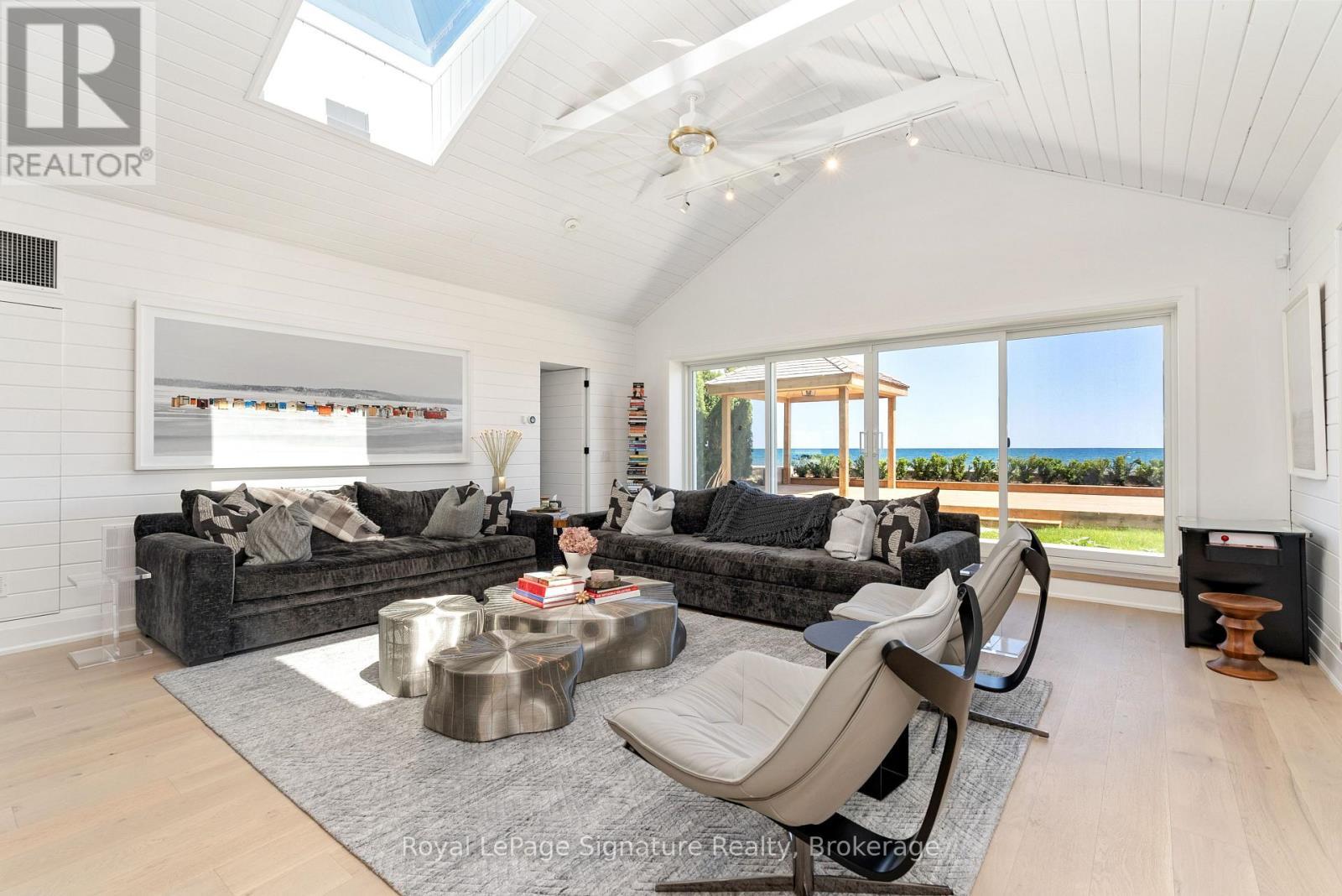 












137 BAYVIEW AVENUE

,
Blue Mountains,




Ontario
N0H1J0

