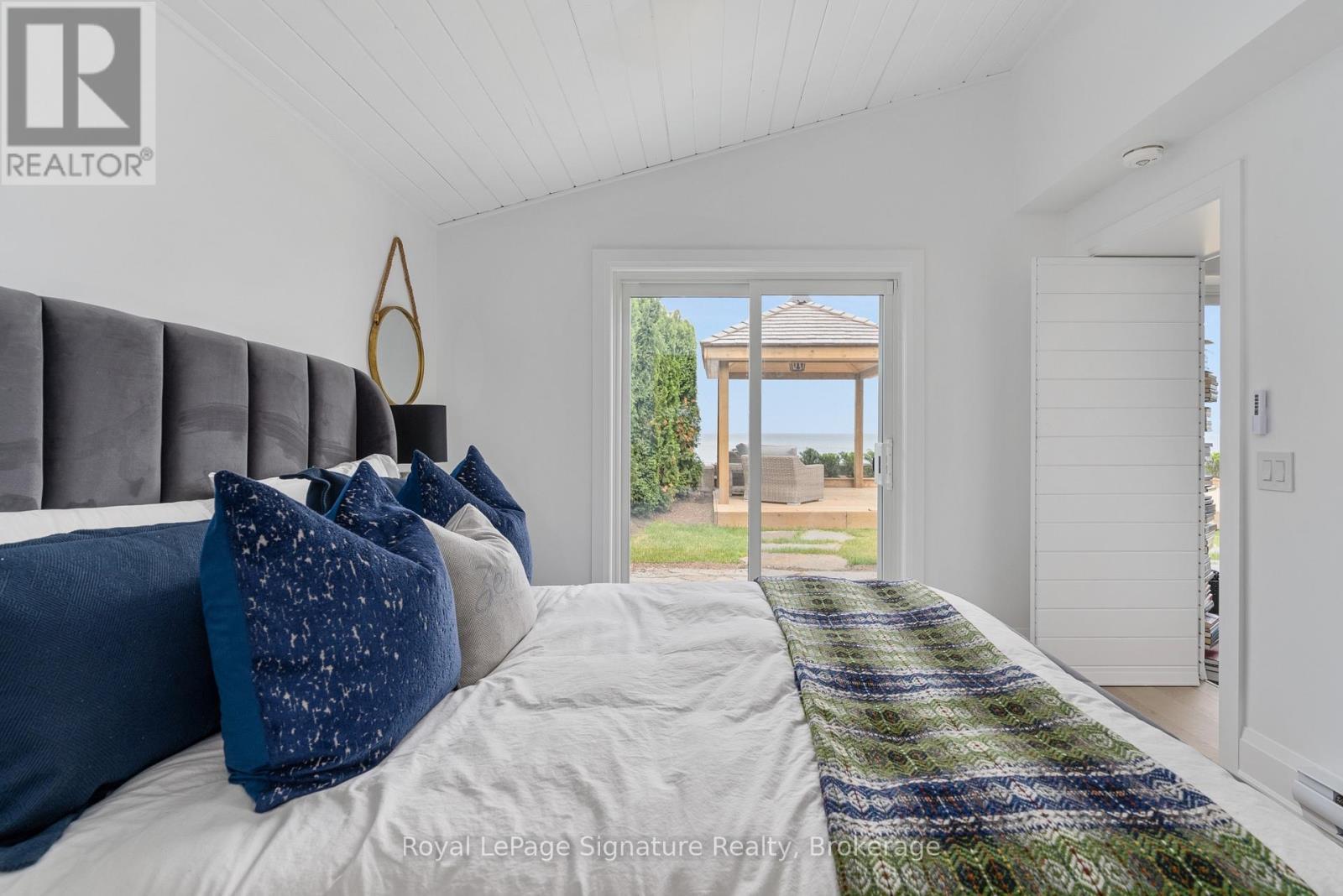 












137 BAYVIEW AVENUE

,
Blue Mountains,




Ontario
N0H1J0

