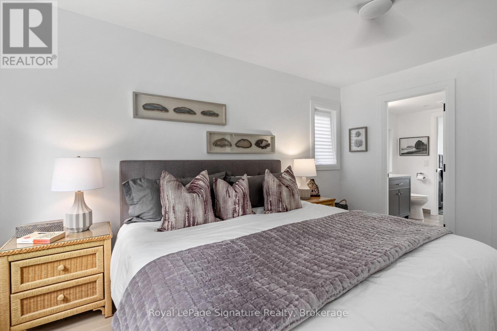 












137 BAYVIEW AVENUE

,
Blue Mountains,




Ontario
N0H1J0

