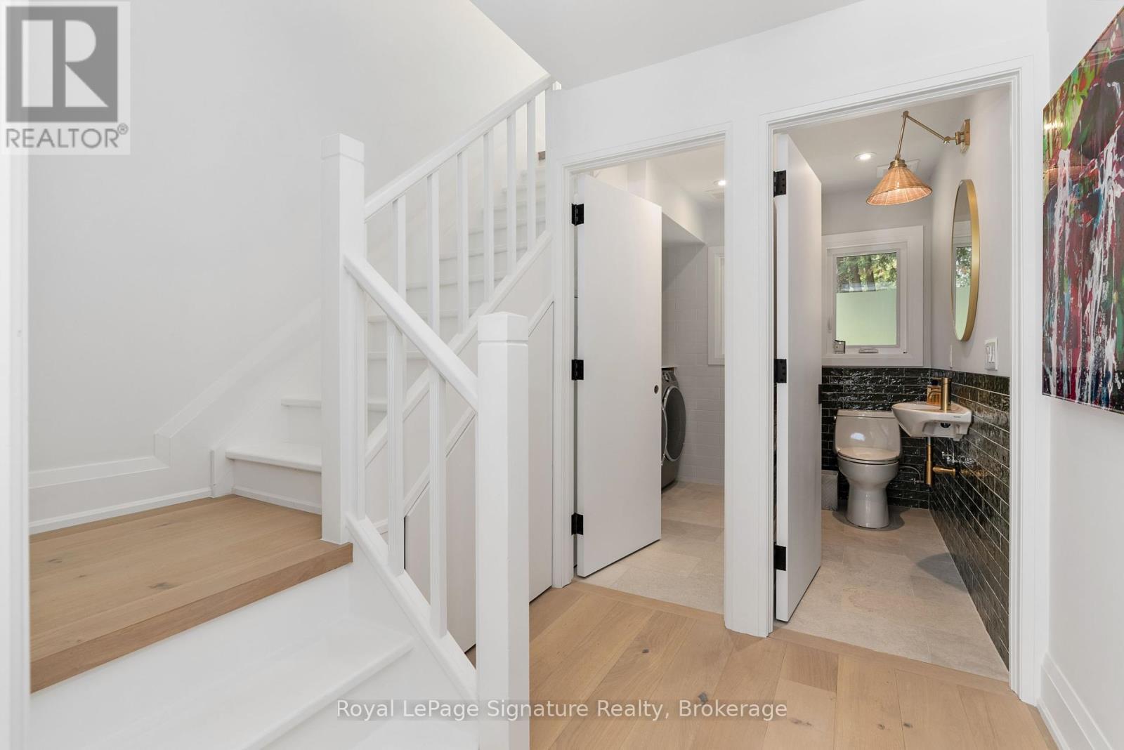 












137 BAYVIEW AVENUE

,
Blue Mountains,




Ontario
N0H1J0

