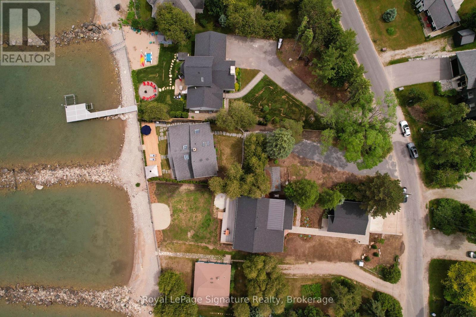 












137 BAYVIEW AVENUE

,
Blue Mountains,




Ontario
N0H1J0

