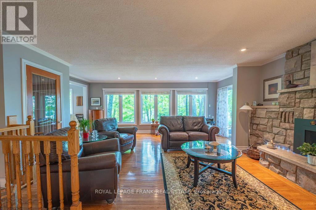 












3 FIRE ROUTE 27B

,
Trent Lakes,




Ontario
K0L1J0

