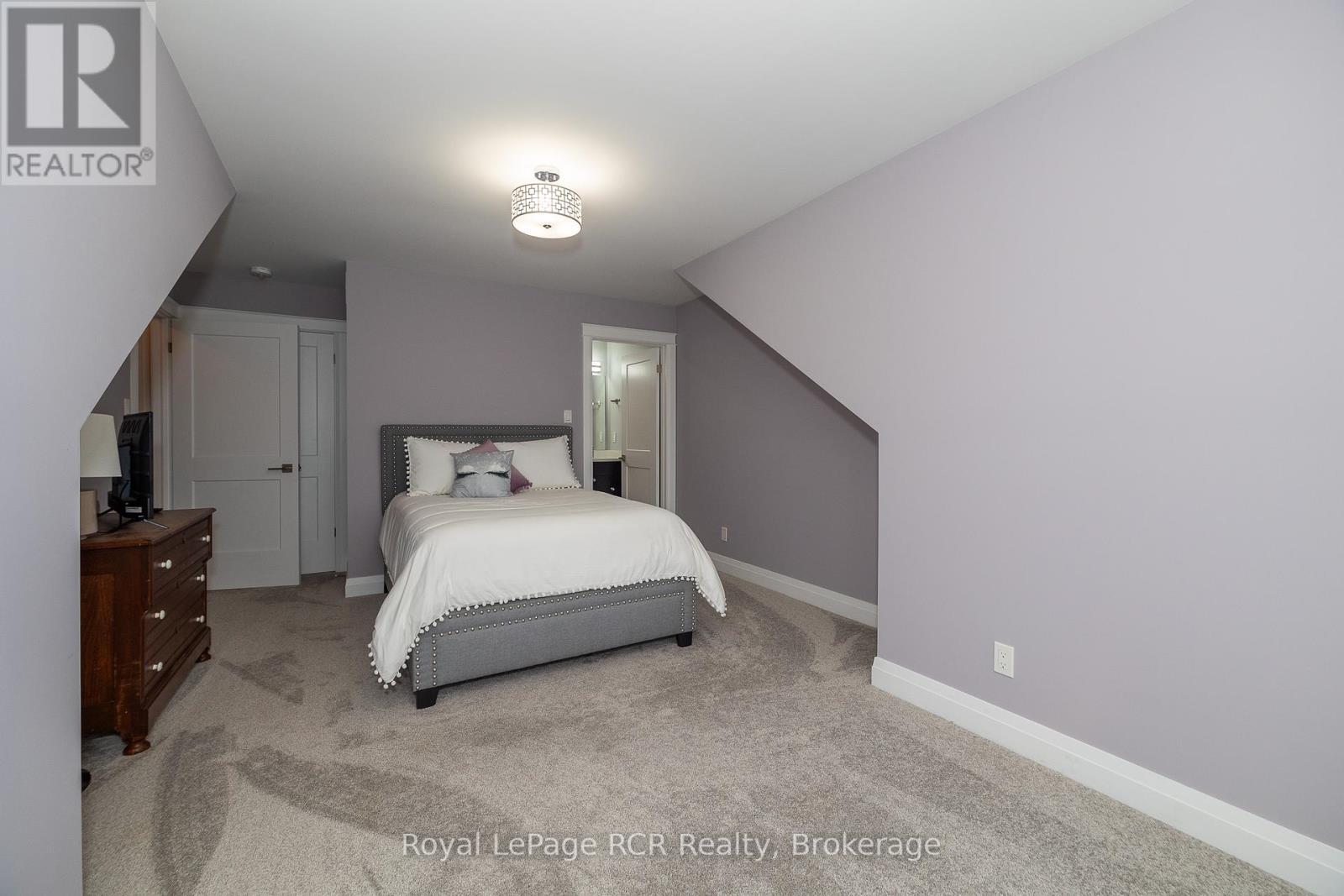 












133 HAWTHORN CRESCENT

,
Georgian Bluffs,




Ontario
N0H1S0

