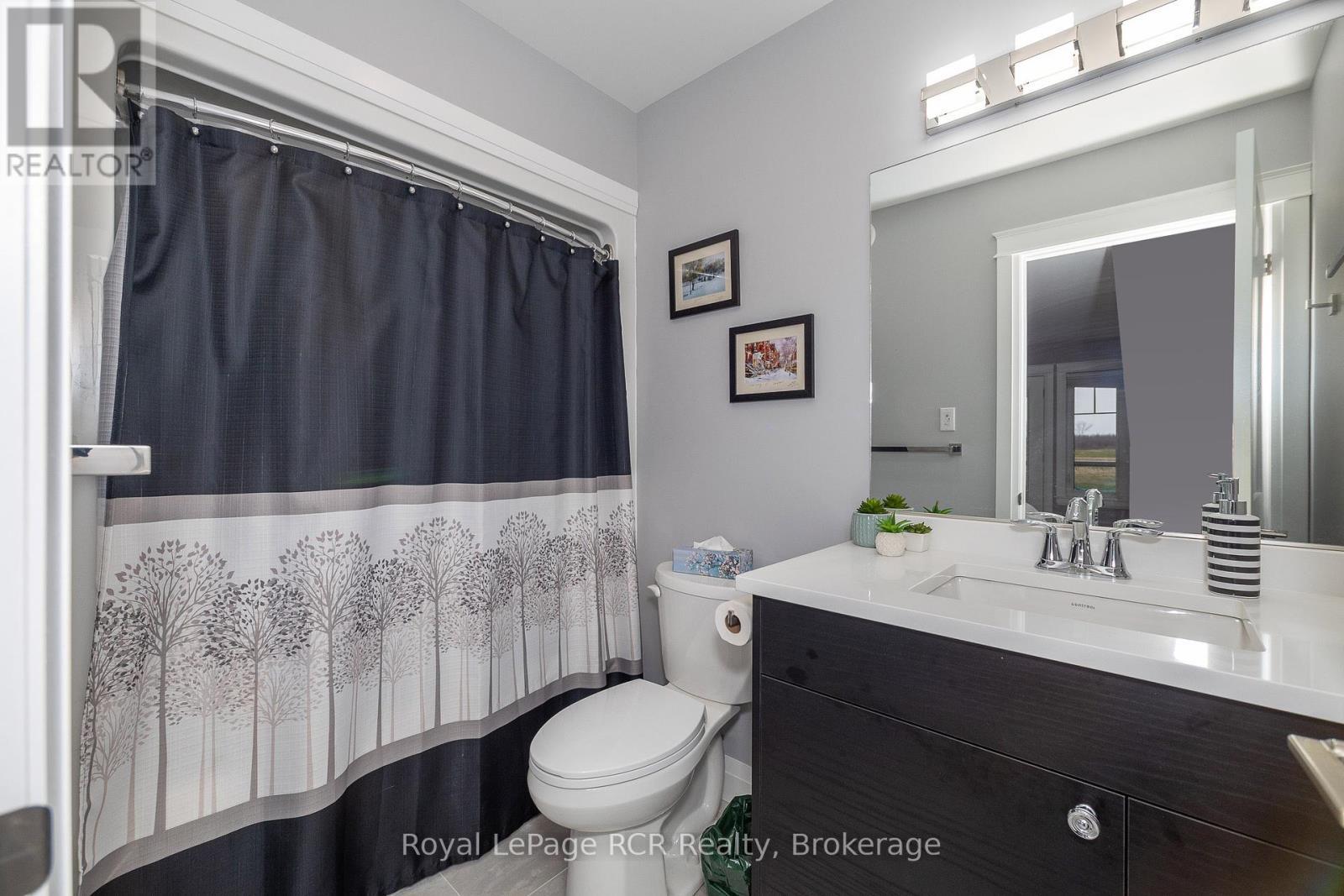 












133 HAWTHORN CRESCENT

,
Georgian Bluffs,




Ontario
N0H1S0

