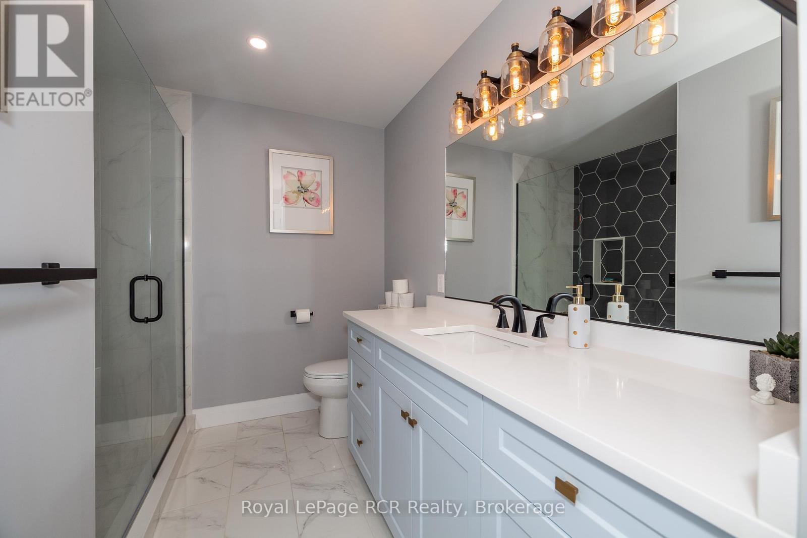 












133 HAWTHORN CRESCENT

,
Georgian Bluffs,




Ontario
N0H1S0

