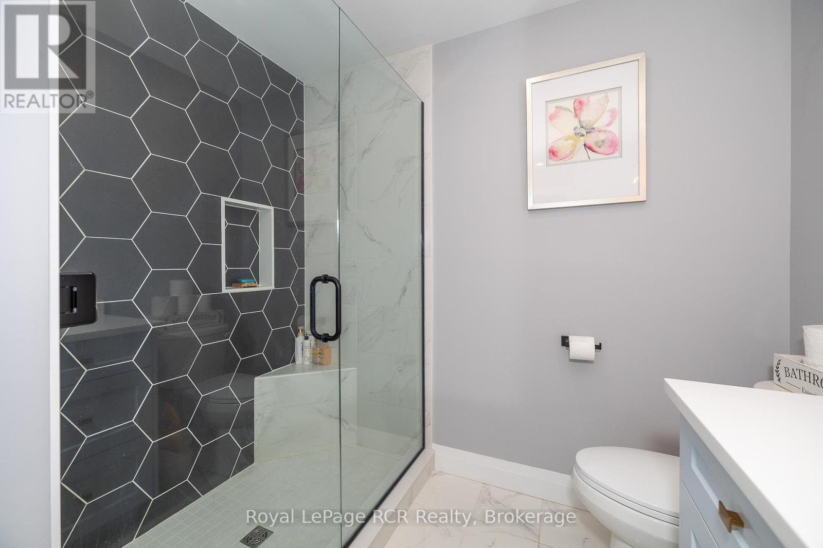 












133 HAWTHORN CRESCENT

,
Georgian Bluffs,




Ontario
N0H1S0

