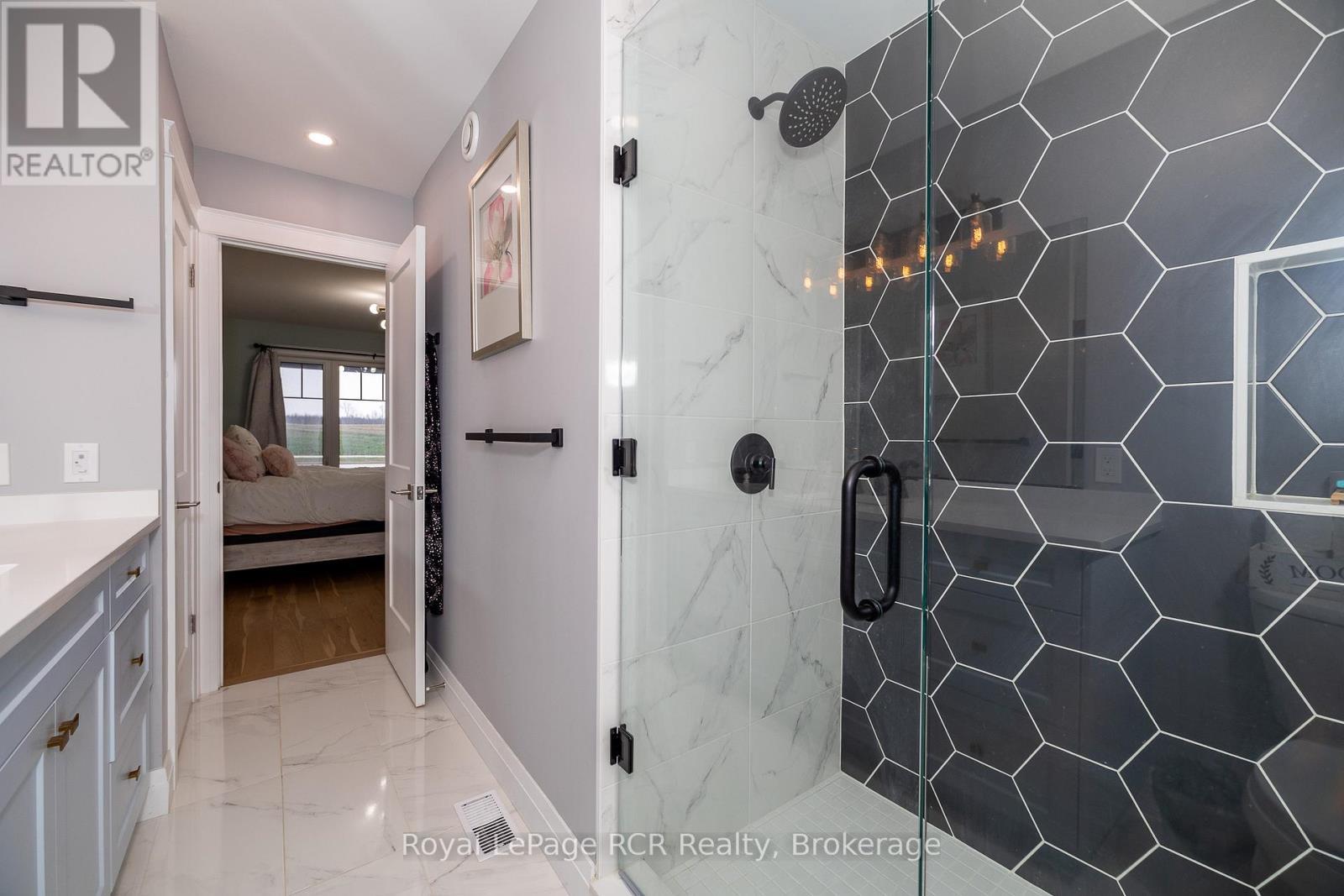 












133 HAWTHORN CRESCENT

,
Georgian Bluffs,




Ontario
N0H1S0

