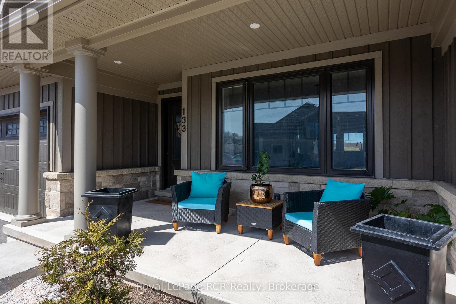 












133 HAWTHORN CRESCENT

,
Georgian Bluffs,




Ontario
N0H1S0

