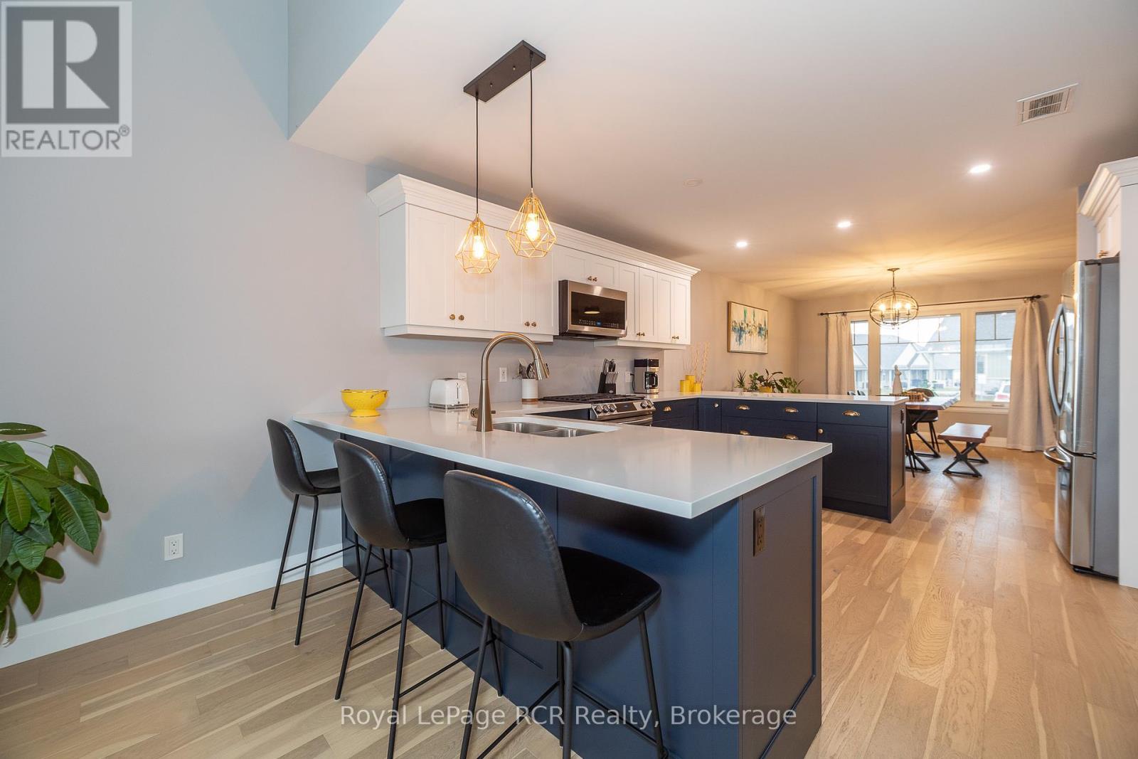 












133 HAWTHORN CRESCENT

,
Georgian Bluffs,




Ontario
N0H1S0

