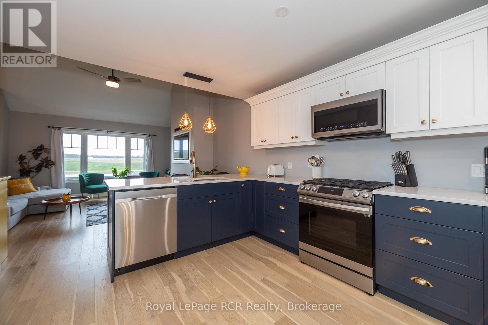 












133 HAWTHORN CRESCENT

,
Georgian Bluffs,




Ontario
N0H1S0

