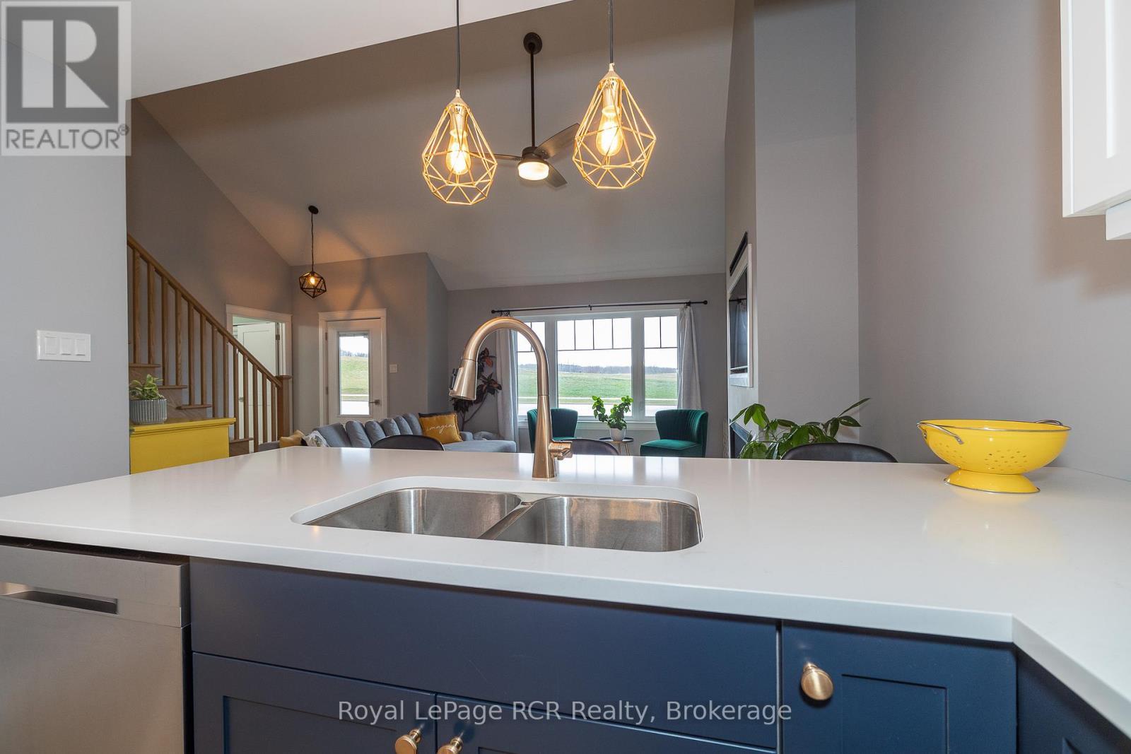 












133 HAWTHORN CRESCENT

,
Georgian Bluffs,




Ontario
N0H1S0

