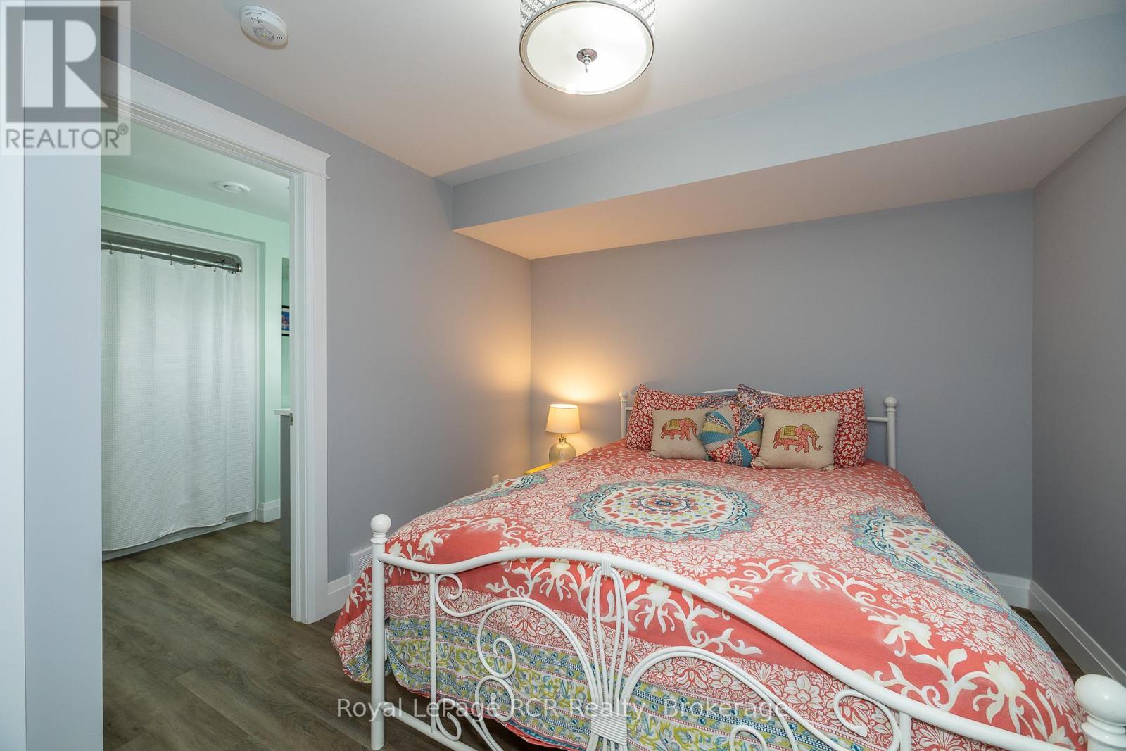 












133 HAWTHORN CRESCENT

,
Georgian Bluffs,




Ontario
N0H1S0

