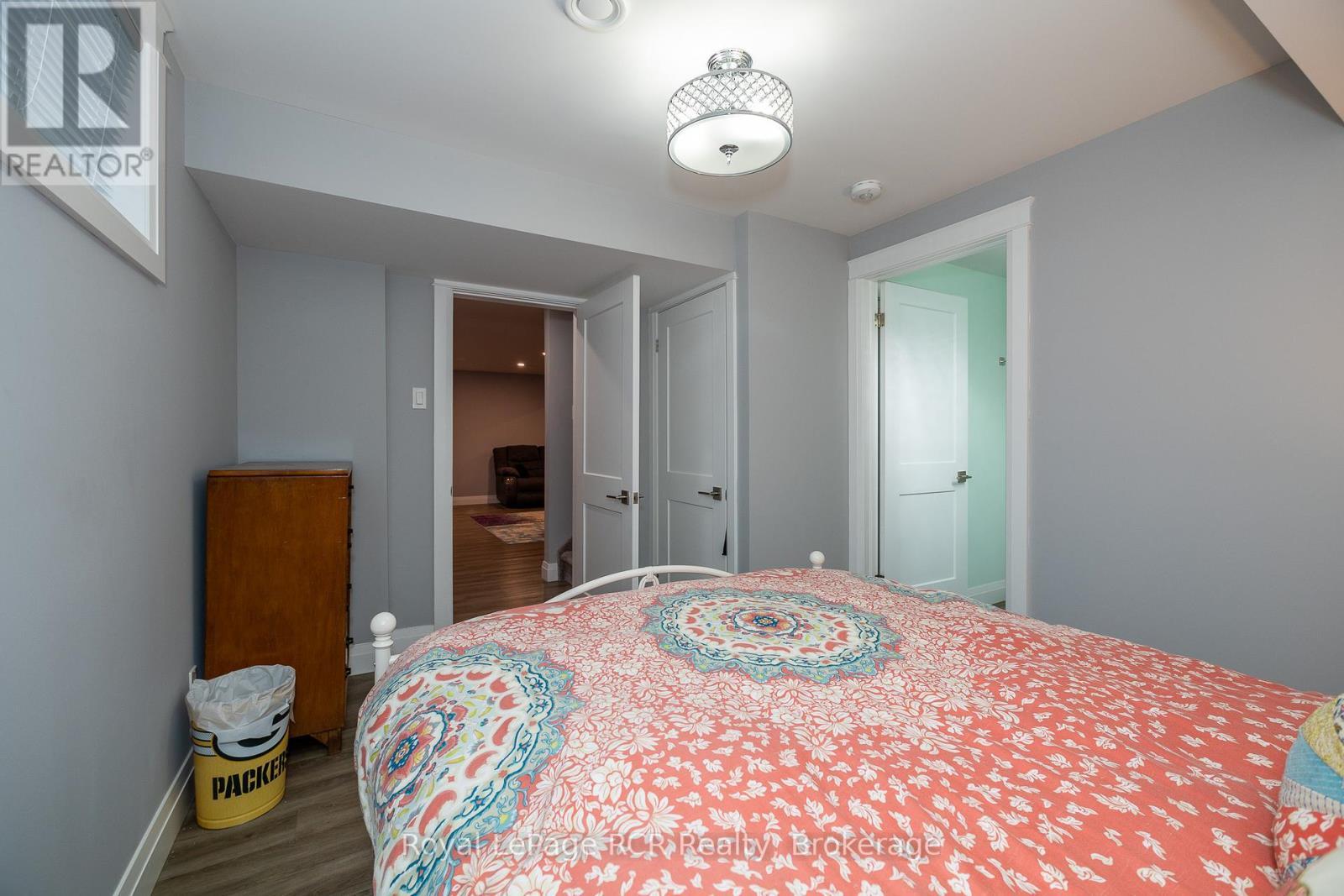 












133 HAWTHORN CRESCENT

,
Georgian Bluffs,




Ontario
N0H1S0

