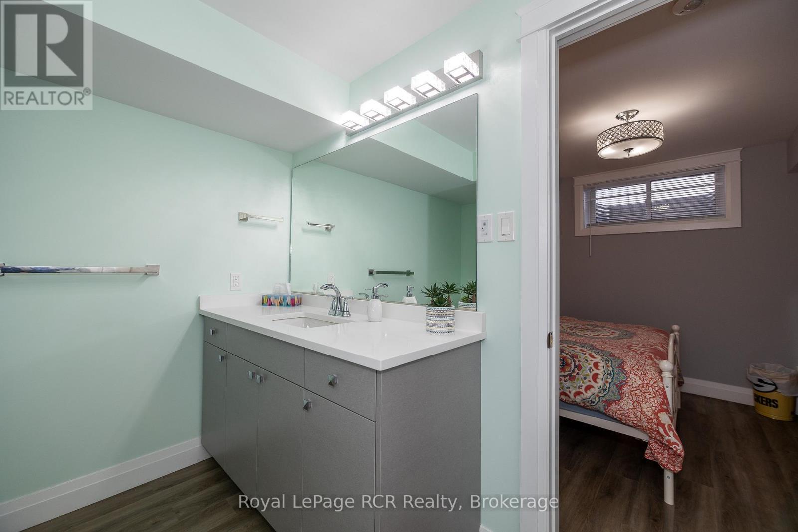 












133 HAWTHORN CRESCENT

,
Georgian Bluffs,




Ontario
N0H1S0

