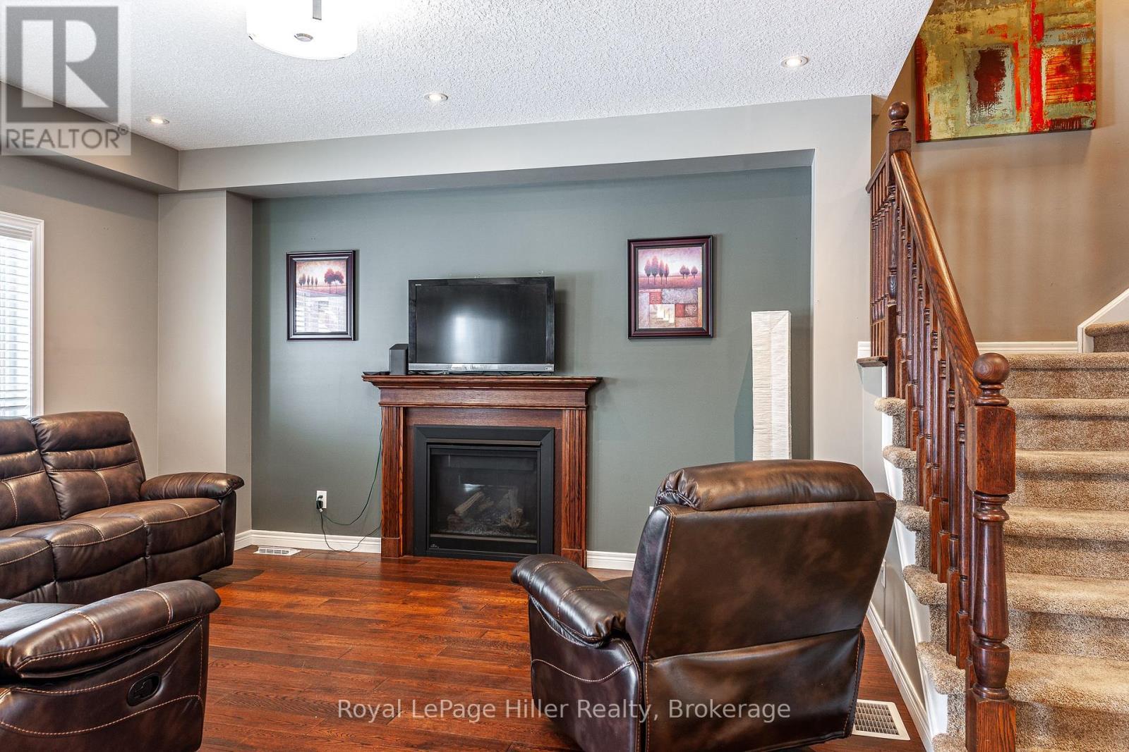 












13 BROWN STREET

,
Stratford,




Ontario
N5A0B8

