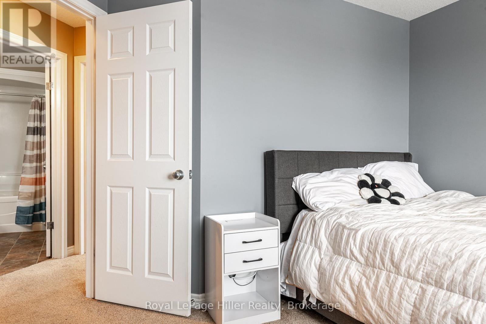 












13 BROWN STREET

,
Stratford,




Ontario
N5A0B8

