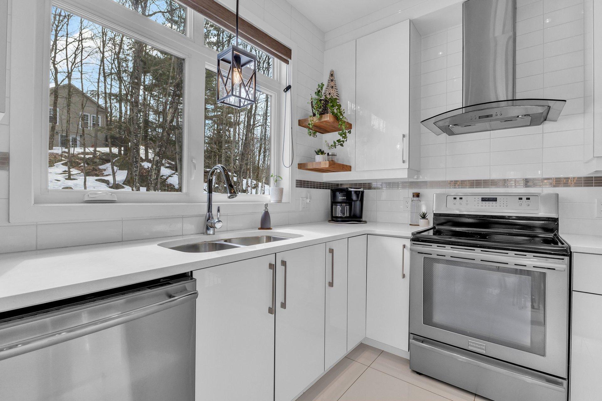 









235


Ch. Sauvé

,
Val-des-Monts,




QC
J8N5A6

