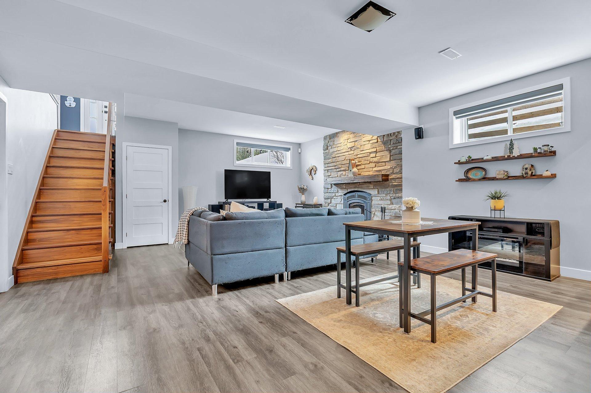









235


Ch. Sauvé

,
Val-des-Monts,




QC
J8N5A6

