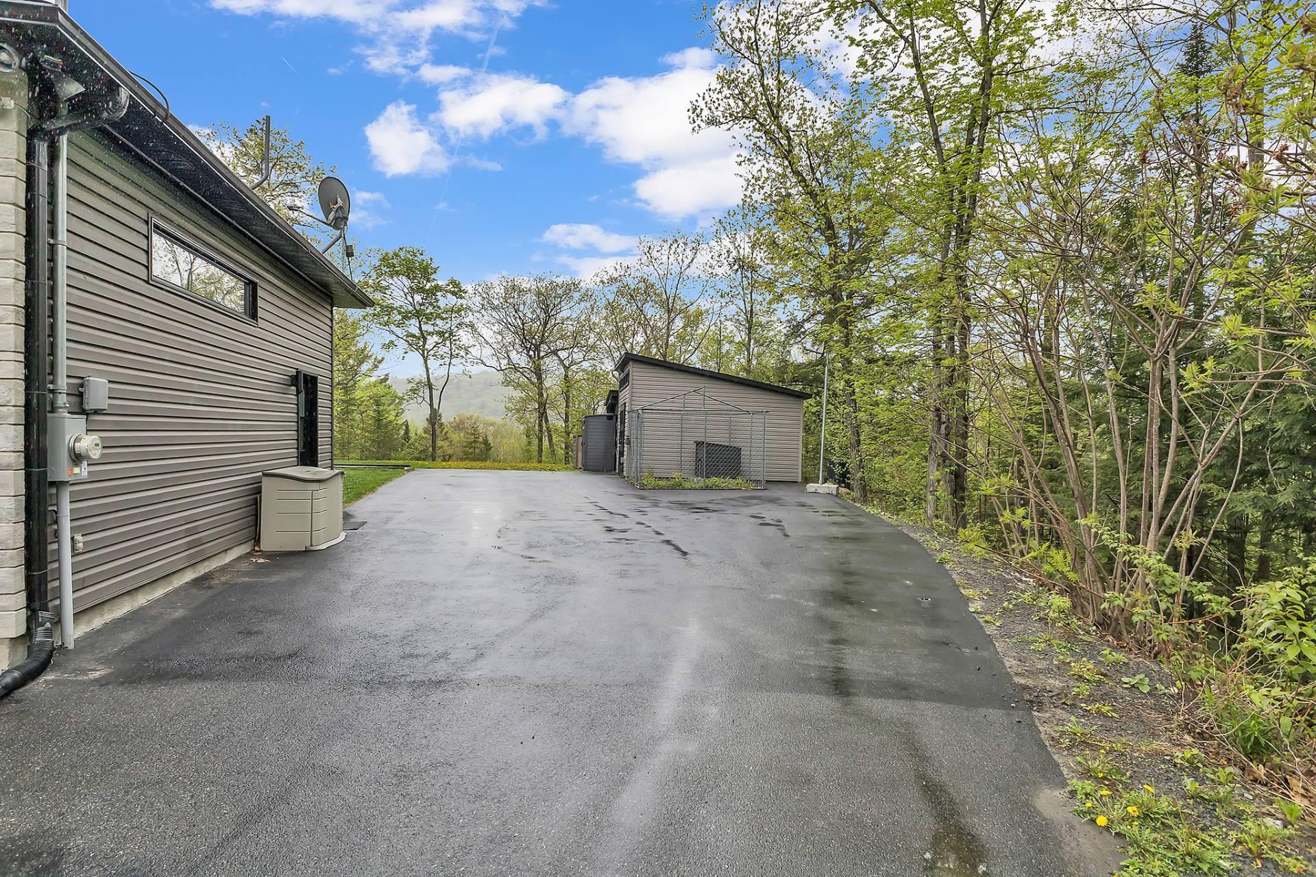 









235


Ch. Sauvé

,
Val-des-Monts,




QC
J8N5A6

