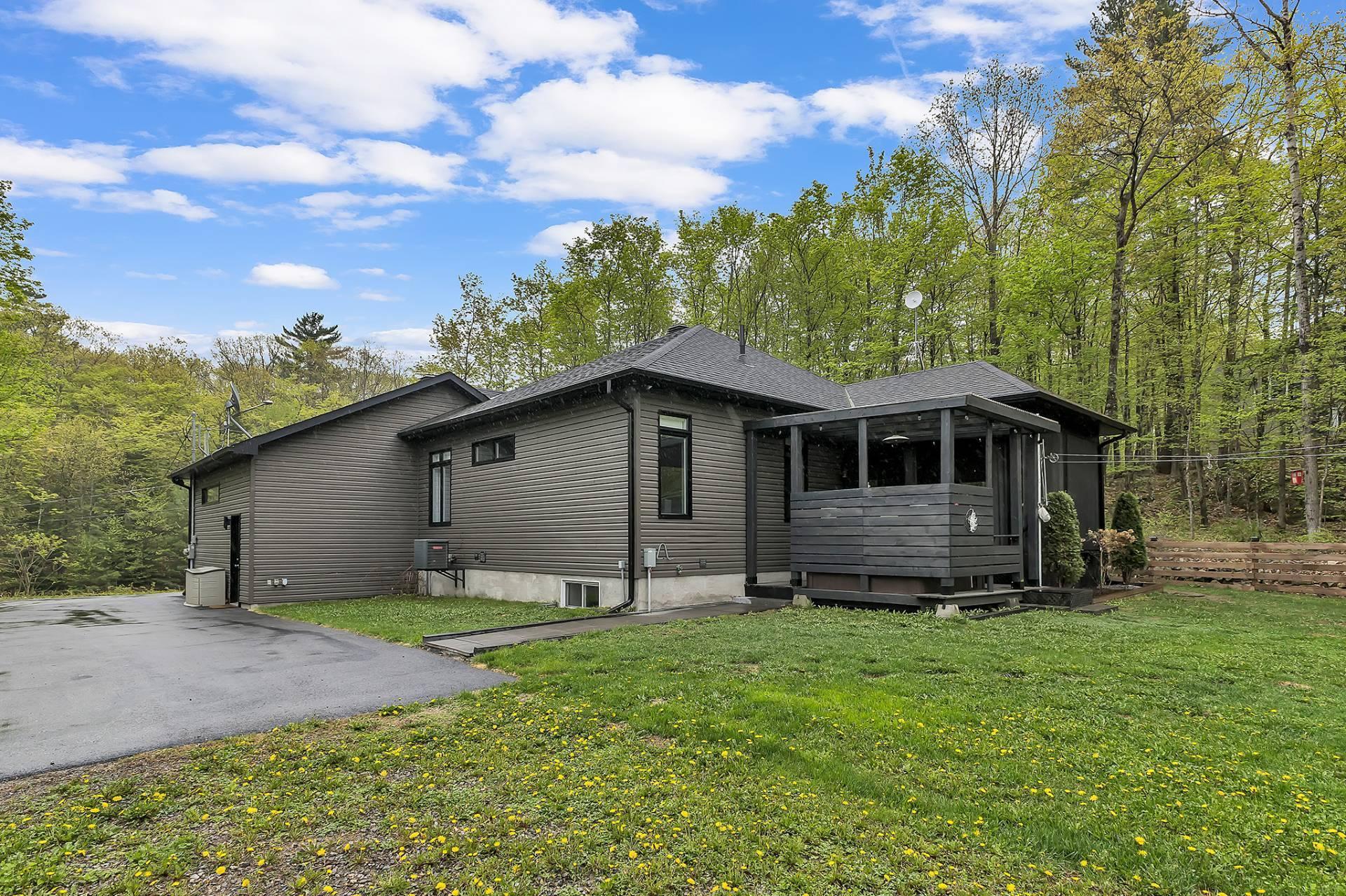 









235


Ch. Sauvé

,
Val-des-Monts,




QC
J8N5A6

