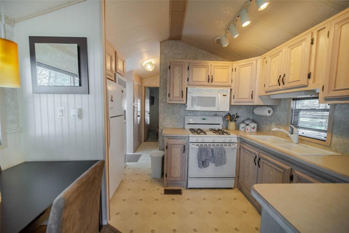 









8981


Jaffray Baynes Lake

Road, 1,
Baynes Lake,







BC
V0B 1T4

