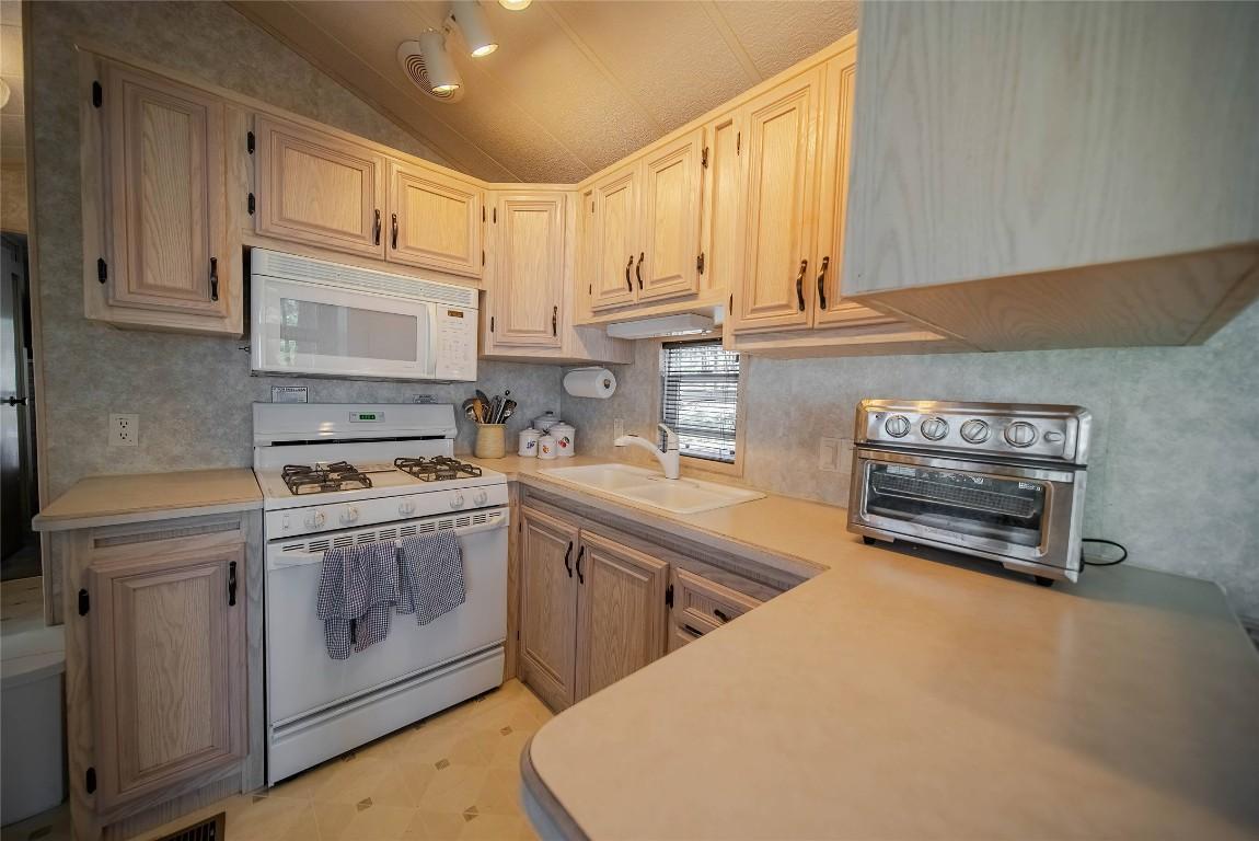 









8981


Jaffray Baynes Lake

Road, 1,
Baynes Lake,







BC
V0B 1T4

