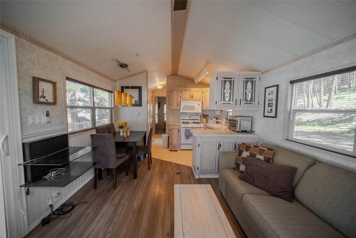 









8981


Jaffray Baynes Lake

Road, 1,
Baynes Lake,







BC
V0B 1T4

