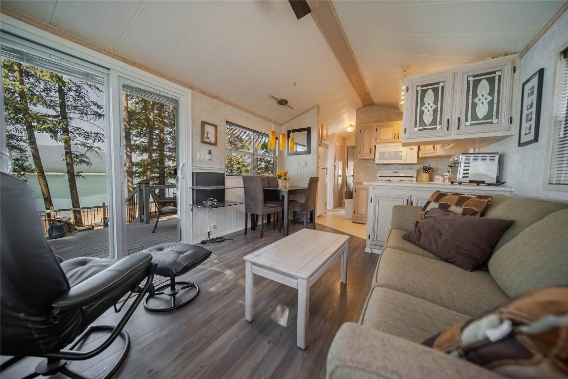 









8981


Jaffray Baynes Lake

Road, 1,
Baynes Lake,







BC
V0B 1T4

