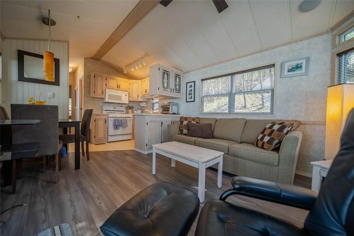 









8981


Jaffray Baynes Lake

Road, 1,
Baynes Lake,







BC
V0B 1T4

