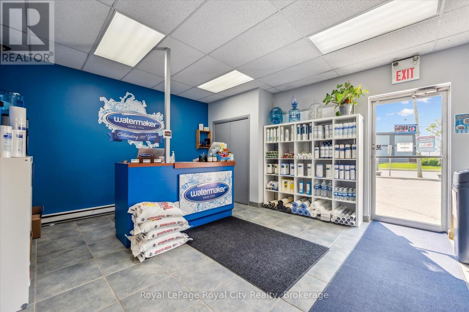 












935 ST. DAVID STREET N

,
Centre Wellington (Fergus),




Ontario
N1M2W3

