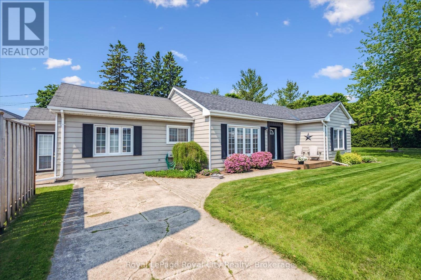 












935 ST. DAVID STREET N

,
Centre Wellington (Fergus),




Ontario
N1M2W3


