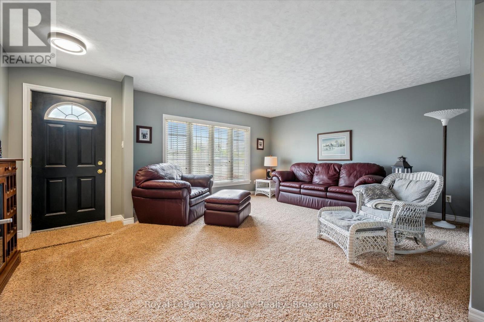 












935 ST. DAVID STREET N

,
Centre Wellington (Fergus),




Ontario
N1M2W3

