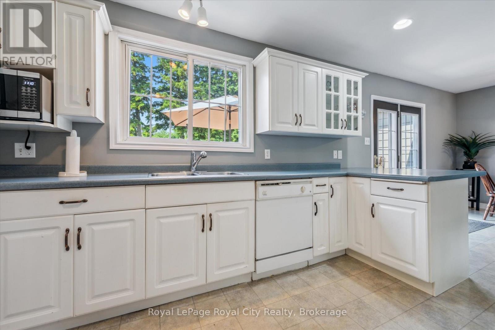 












935 ST. DAVID STREET N

,
Centre Wellington (Fergus),




Ontario
N1M2W3

