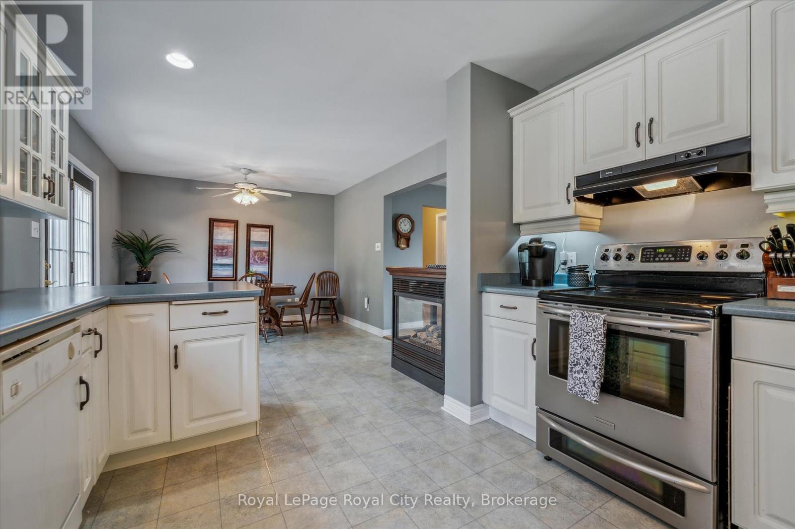 












935 ST. DAVID STREET N

,
Centre Wellington (Fergus),




Ontario
N1M2W3

