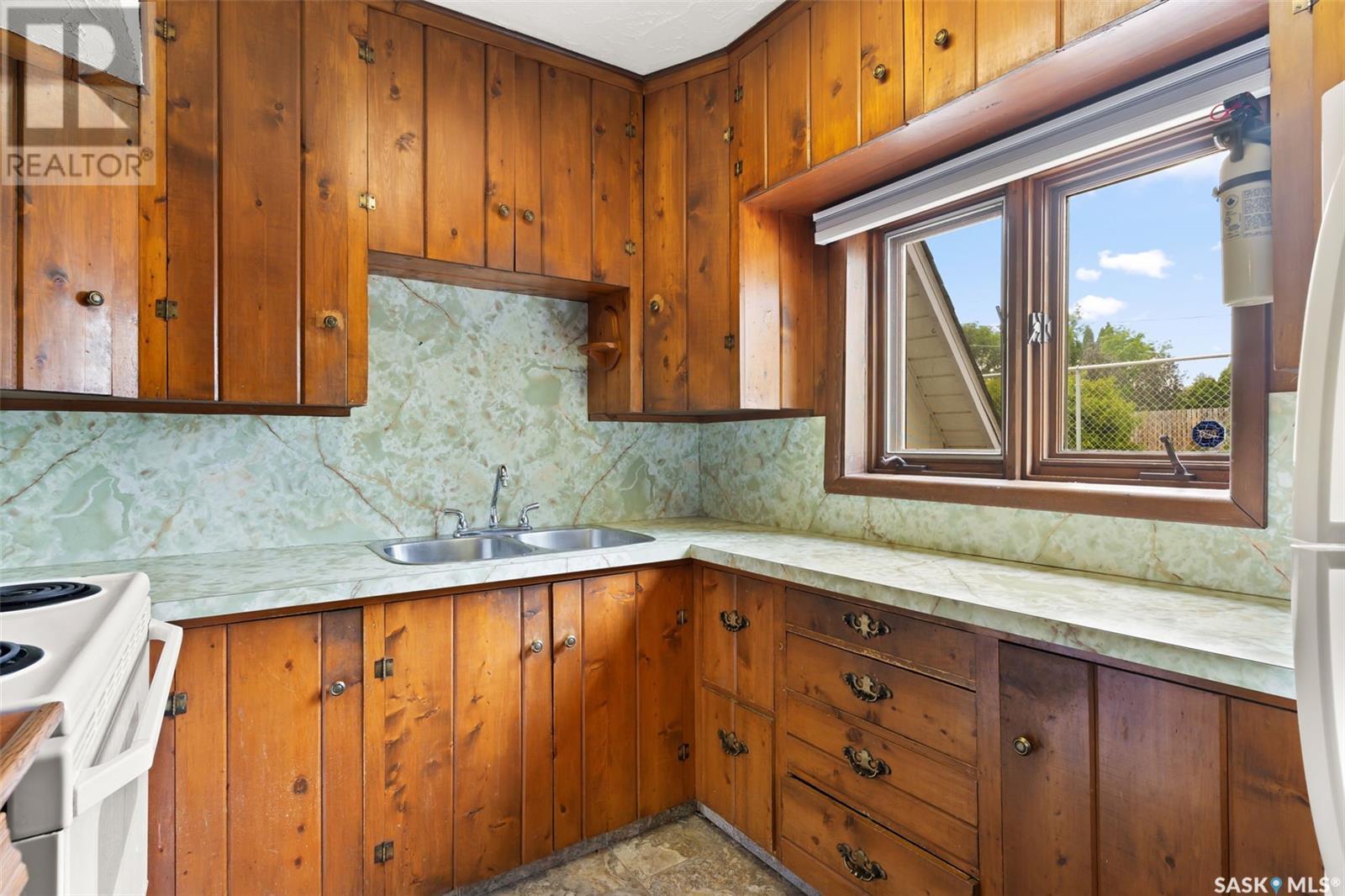 












808 Grand AVENUE

,
Indian Head,




Saskatchewan
S0G2K0


