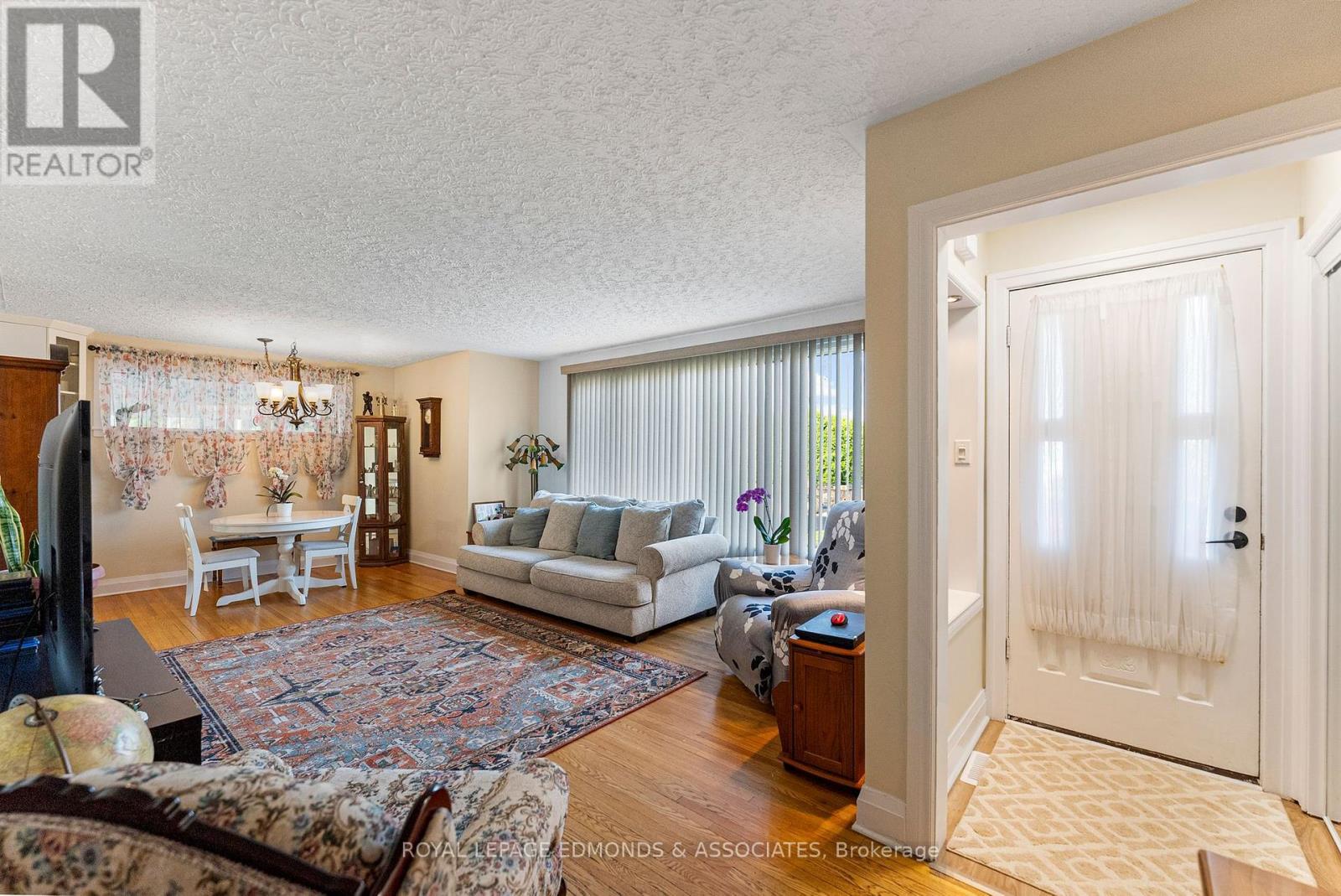 












391 FRASER STREET S

,
Pembroke,




Ontario
K8A1Y5

