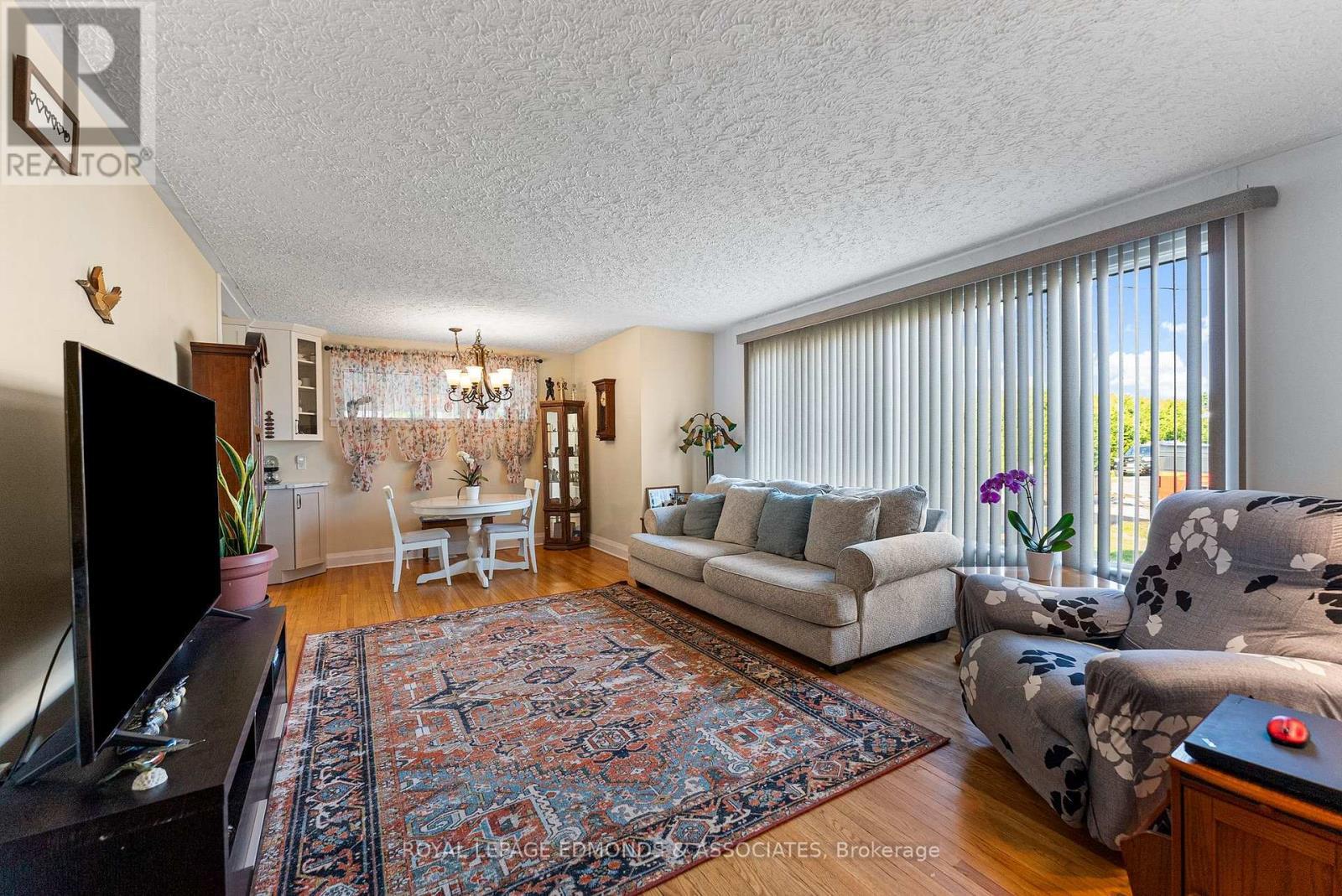












391 FRASER STREET S

,
Pembroke,




Ontario
K8A1Y5

