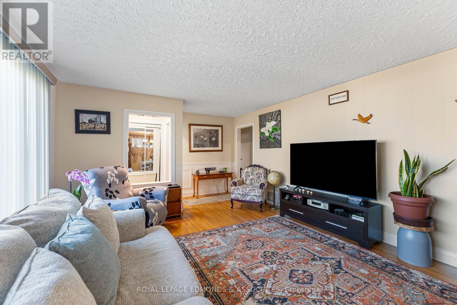 












391 FRASER STREET S

,
Pembroke,




Ontario
K8A1Y5

