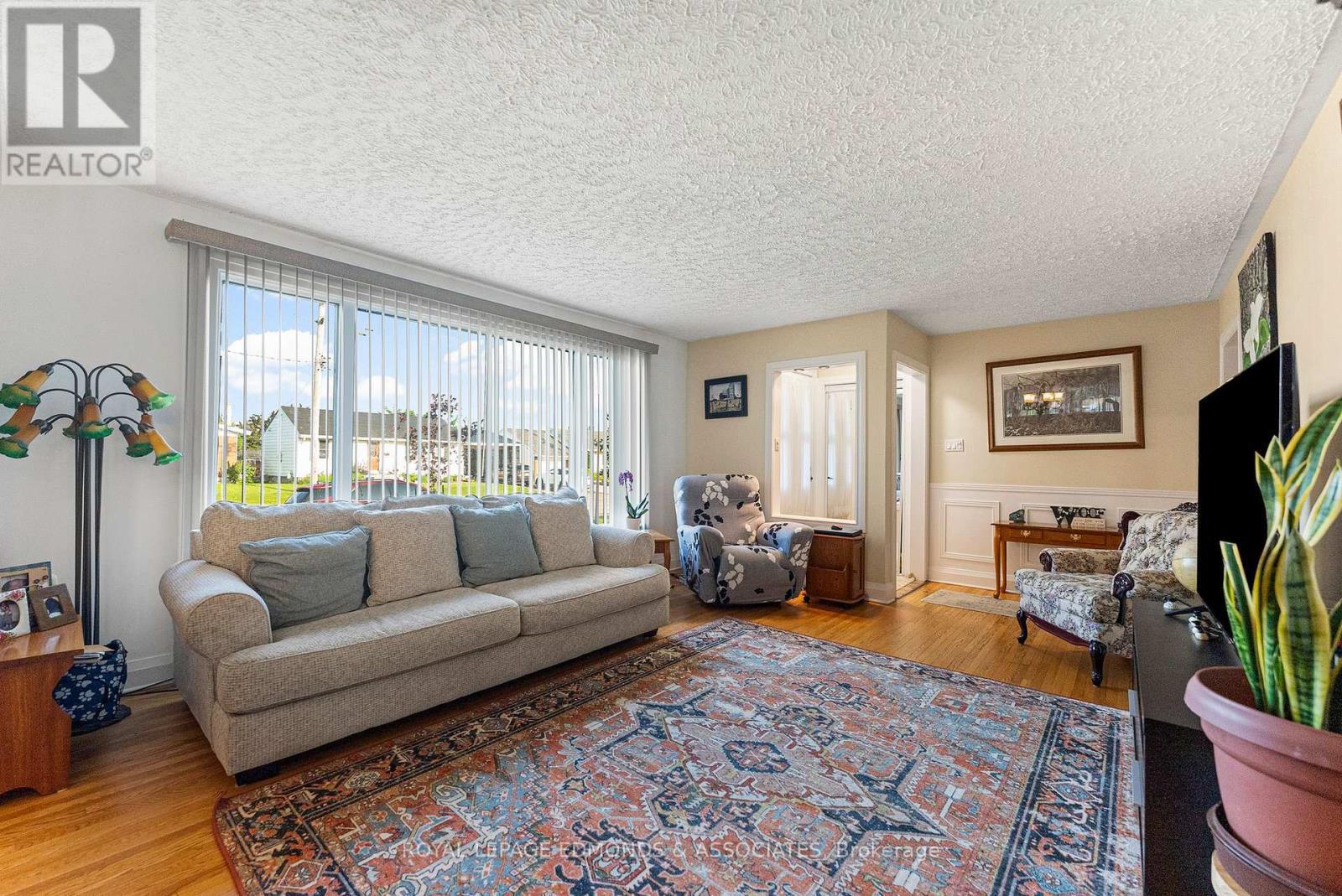 












391 FRASER STREET S

,
Pembroke,




Ontario
K8A1Y5

