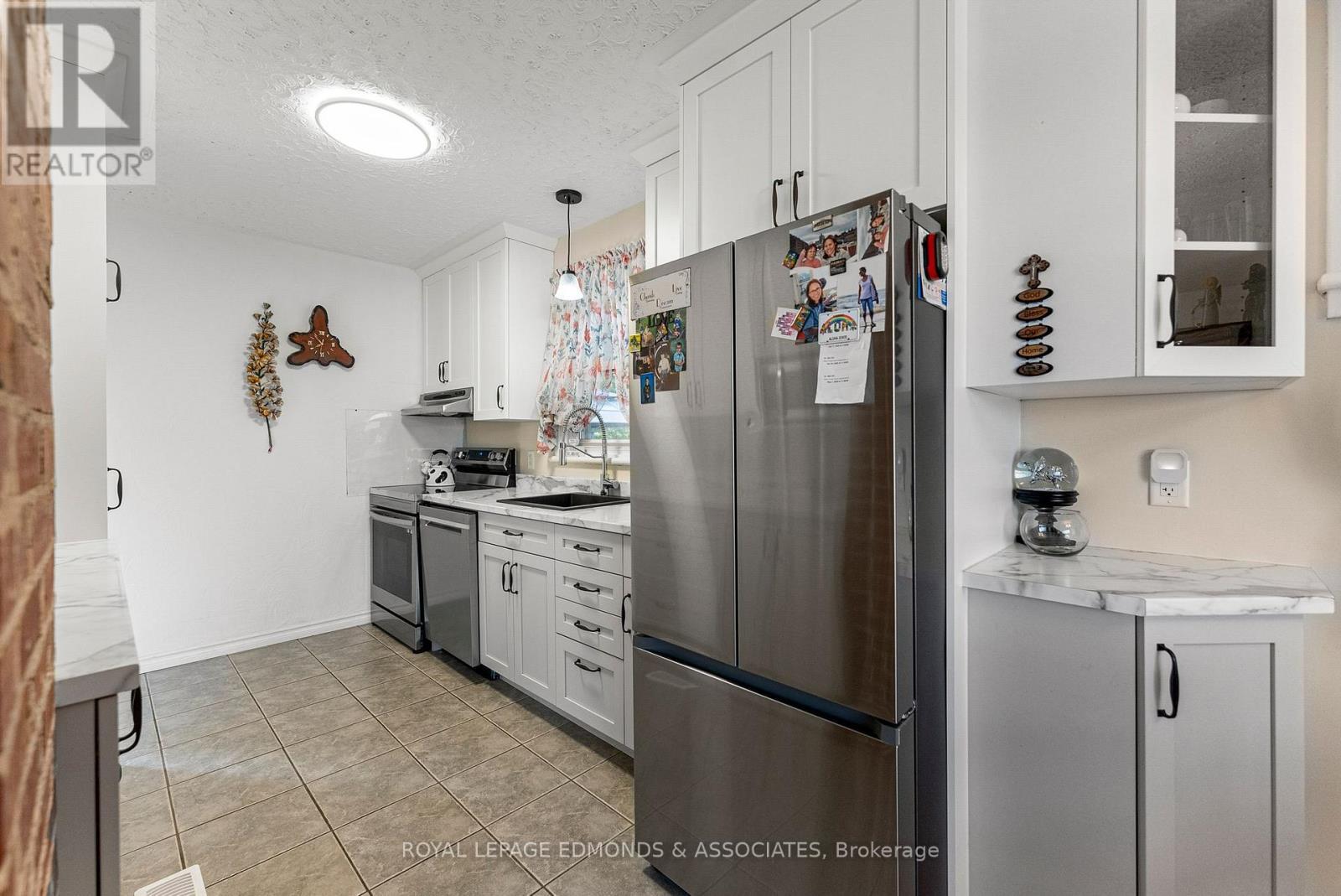 












391 FRASER STREET S

,
Pembroke,




Ontario
K8A1Y5

